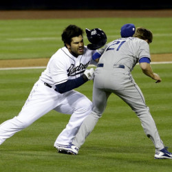 Wild fight breaks out at Dodgers, Padres game